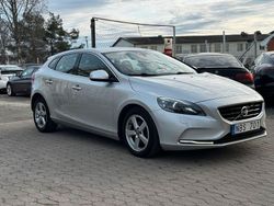 Ljusgrå (grå) Begagnad 2013 Volvo V40 Momentum Kombi | 89 900 kr (Marknadspris)