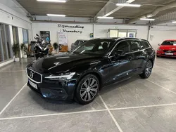 Svart Begagnad 2021 Volvo V60 Momentum Kombi | 229 900 kr (Marknadspris)