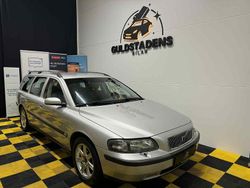 Ljusgrå (grå) Begagnad 2004 Volvo V70 Kombi | 26 900 kr (Marknadspris)
