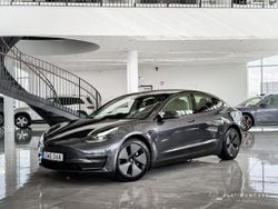 Grå Begagnad 2022 Tesla Model 3 Standard Range Sedan | 299 000 kr (Marknadspris)