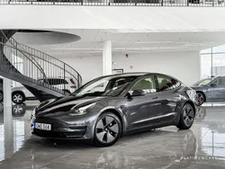 Grå Begagnad 2022 Tesla Model 3 Standard Range Sedan | 299 000 kr (Marknadspris)