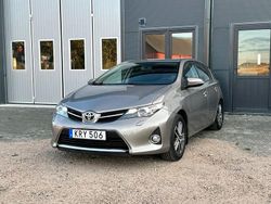 Brun Begagnad 2015 Toyota Auris Multidrive S Halvkombi | 135 000 kr (Marknadspris)
