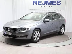 Grå Begagnad 2018 Volvo V60 Momentum Kombi | 209 500 kr (Marknadspris)