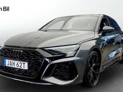 Daytonagrå pärleffekt Begagnad 2023 Audi RS3 Sportback Design Halvkombi | 649 000 kr (Marknadspris)