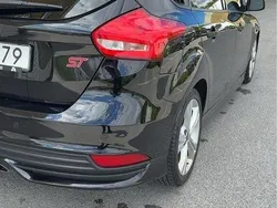 Svart Begagnad 2016 Ford Focus ST Halvkombi | 160 000 kr (Dyr)