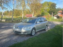 Silver Begagnad 2006 Toyota Avensis Kombi | 27 000 kr (Lite dyr)