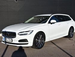 Vit Begagnad 2022 Volvo V90 Momentum Kombi | 319 900 kr (Marknadspris)