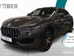 Mörkgrå Begagnad 2016 Maserati Levante SUV | 414 900 kr