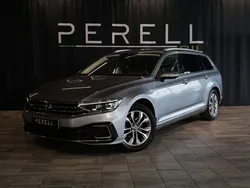 Silver (pyritsilvert metallic) Begagnad 2021 VW Passat Executive Kombi | 279 000 kr (Marknadspris)