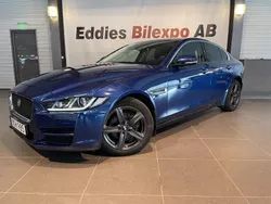 Blå metallic Begagnad 2016 Jaguar XE Sedan | 169 900 kr (Marknadspris)
