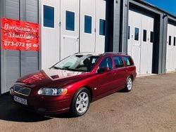 Röd Begagnad 2005 Volvo V70 Momentum Kombi | 34 900 kr (Marknadspris)