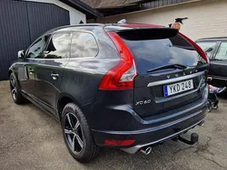 Grå Begagnad 2017 Volvo XC60 R-Design SUV | 199 000 kr (Marknadspris)