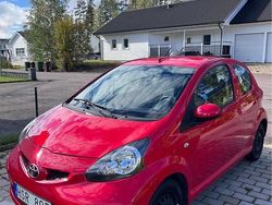 Röd Begagnad 2008 Toyota Aygo Halvkombi | 39 900 kr (Marknadspris)