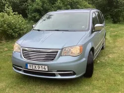 Blå Begagnad 2013 Chrysler Town & Country Minibuss | 129 000 kr (Superpris)