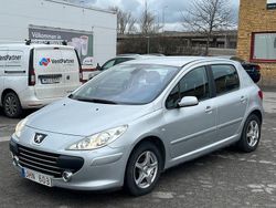 Ljusgrå (grå) Begagnad 2007 Peugeot 307 Halvkombi | 18 500 kr (Marknadspris)