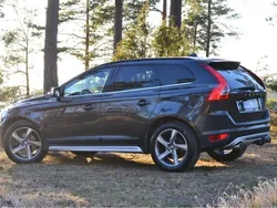 Grå Begagnad 2010 Volvo XC60 R-Design SUV | 115 000 kr (Marknadspris)