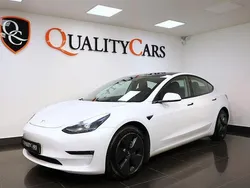 Vit Begagnad 2021 Tesla Model 3 Long Range Sedan | 279 000 kr (Marknadspris)