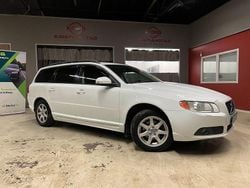 Vit Begagnad 2008 Volvo V70 Momentum Kombi | 44 900 kr (Marknadspris)