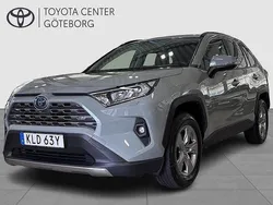 Grön Begagnad 2022 Toyota RAV4 Hybrid Active SUV | 354 900 kr (Marknadspris)
