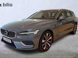 Grå Begagnad 2022 Volvo V60 Pro Kombi | 304 900 kr (Bra pris)
