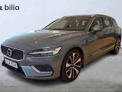 Grå Begagnad 2022 Volvo V60 Pro Kombi | 304 900 kr (Bra pris)