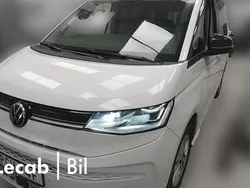 Vit (candyvit) Begagnad 2022 VW Multivan Minibuss | 539 500 kr (Marknadspris)