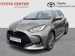 Mörkgrå Begagnad 2024 Toyota Yaris Hybrid Style Halvkombi | 279 900 kr (Dyr)