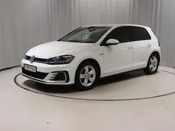 Vit Begagnad 2018 VW Golf VII GTE Sedan | 189 900 kr (Marknadspris)
