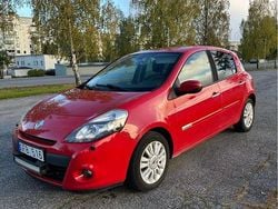 Röd Begagnad 2011 Renault Clio II Halvkombi | 36 900 kr (Lite dyr)