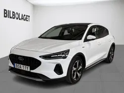 Vit Begagnad 2023 Ford Focus Active Halvkombi | 239 800 kr (Marknadspris)