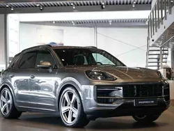 Grå Begagnad 2025 Porsche Cayenne SUV | 1 269 000 kr