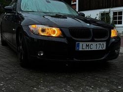 Mörkblå Begagnad 2009 BMW 325 Kombi | 79 900 kr (Marknadspris)
