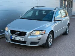 Ljusgrå Begagnad 2008 Volvo V50 Kinetic Kombi | 27 900 kr (Marknadspris)