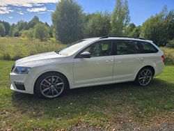 Vit Begagnad 2014 Skoda Octavia RS Kombi | 150 000 kr (Marknadspris)