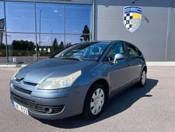 Mörkgrå (grå) Begagnad 2007 Citroën C4 Halvkombi | 24 900 kr (Marknadspris)