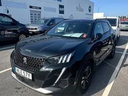 Svart (svart perl metallic) Begagnad 2023 Peugeot 2008 GT SUV | 266 900 kr (Lite dyr)