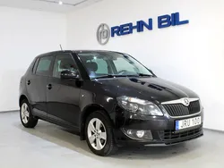 Svart Begagnad 2014 Skoda Fabia Ambiente Halvkombi | 69 000 kr (Marknadspris)