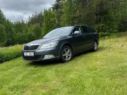 Grå Begagnad 2011 Skoda Octavia Elegance Kombi | 39 900 kr (Marknadspris)