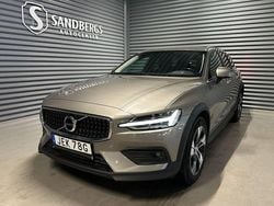 Grå Begagnad 2020 Volvo V60 CC Kombi | 309 500 kr (Marknadspris)