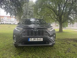 Grå Begagnad 2019 Toyota RAV4 Hybrid Executive SUV | 369 000 kr (Dyr)
