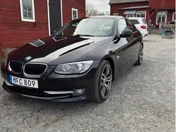 Svart Begagnad 2012 BMW 320 Comfort Edition Sportkupé | 110 000 kr (Marknadspris)