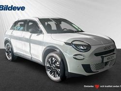 Vit Ny 2025 Fiat 600 Lounge SUV | 315 800 kr