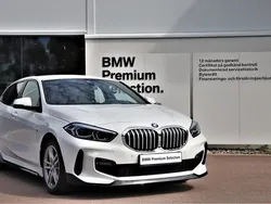 Vit Begagnad 2022 BMW 120 M Performance Halvkombi | 339 000 kr