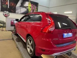 Röd Begagnad 2010 Volvo XC60 R-Design SUV | 85 000 kr (Superpris)