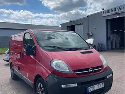 Röd Begagnad 2006 Opel Vivaro Van | 37 000 kr