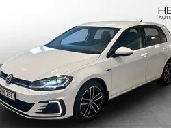 Vit (white) Begagnad 2019 VW Golf VII GTE Kombi | 184 900 kr (Marknadspris)