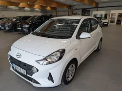Vit Begagnad 2020 Hyundai i10 Essential Halvkombi | 129 900 kr (Marknadspris)