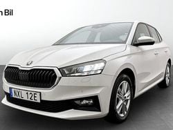 Vit Begagnad 2023 Skoda Fabia Comfort Halvkombi | 209 900 kr (Marknadspris)