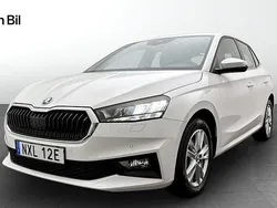 Vit Begagnad 2023 Skoda Fabia Comfort Halvkombi | 214 900 kr (Marknadspris)