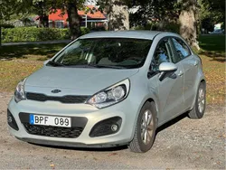 Grå Begagnad 2012 Kia Rio Halvkombi | 45 000 kr (Marknadspris)